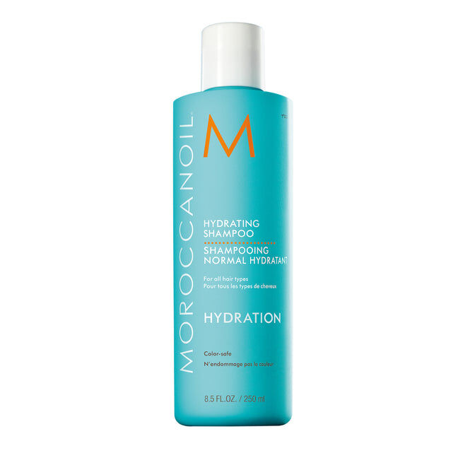 L'Hydrating Shampoo de Moroccanoil redonne aux cheveux souplesse, éclat et vitalité. Le résultat ? Des cheveux doux, souples, brillants et surtout pleins de vie. 
