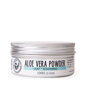 La Poudre de Feuilles d'Aloe Vera de Sheabutter Cottage est idéale pour les soins du visage et des cheveux. Elle aide à maintenir une bonne hydratation et brillance.